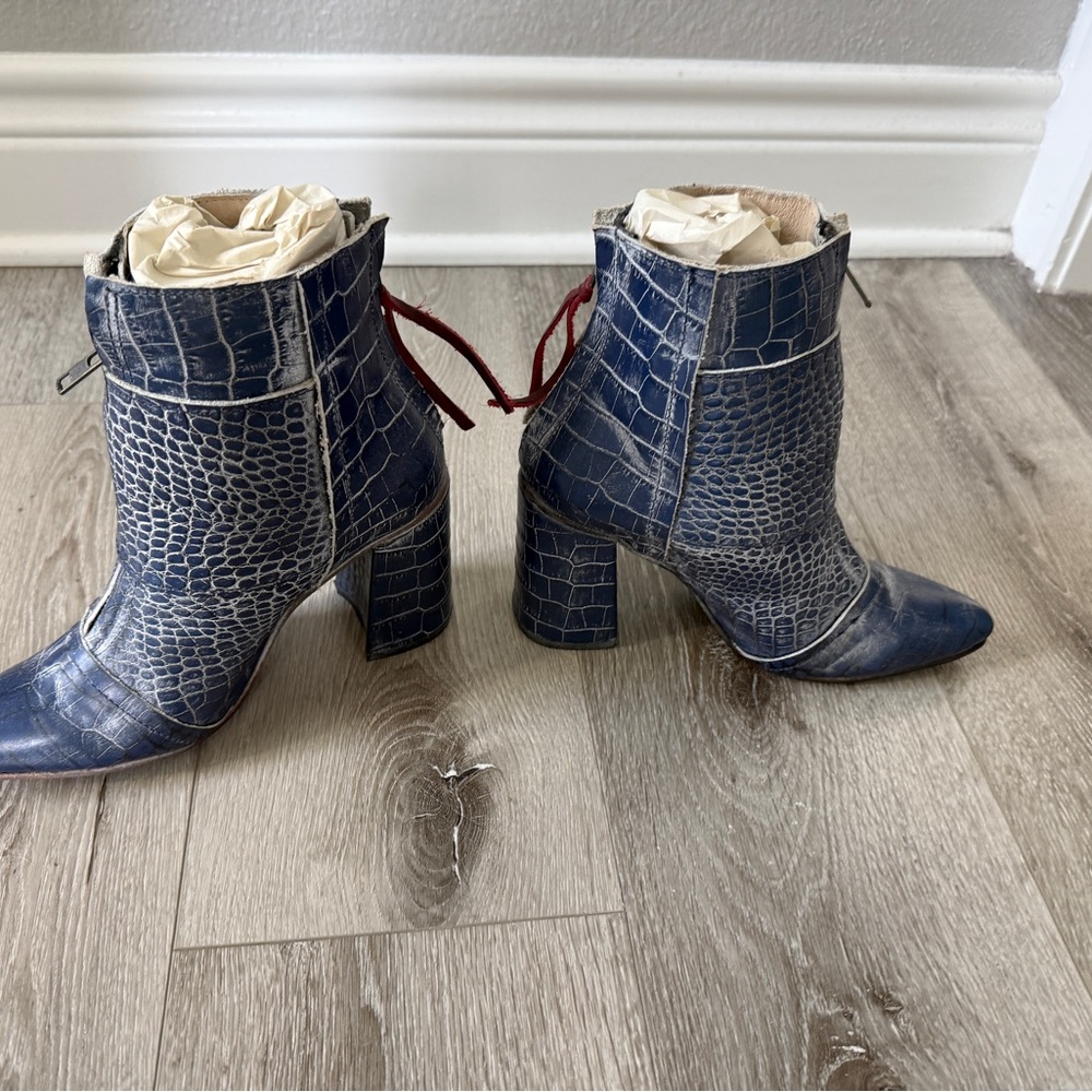 Freebird by Steven by Joey Navy Croc-Pointed Toe Buckle Ankle Boots Size 8 - Picture 2 of 5